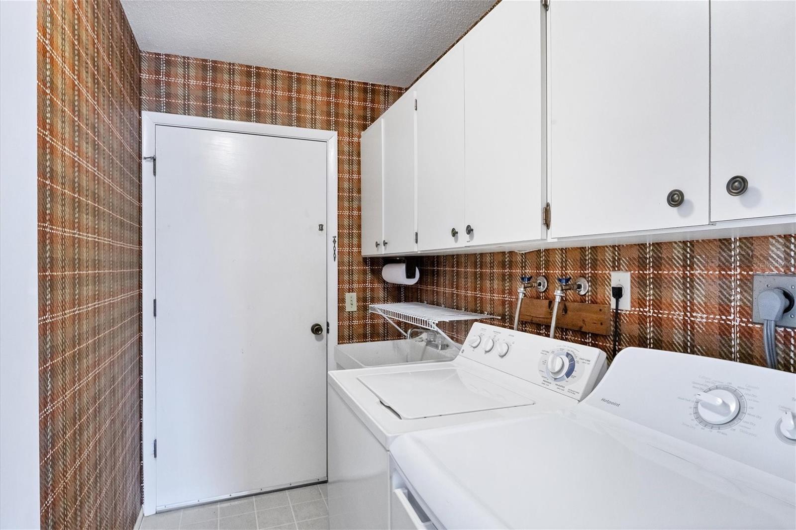 2076 Michigan Ave Property Photo 25