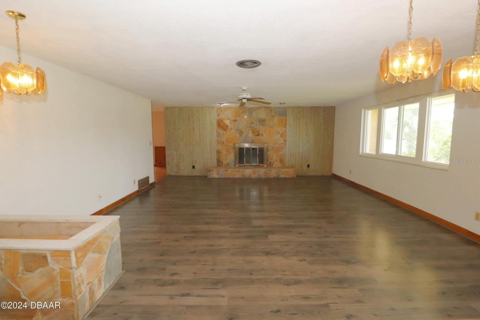 106 Banyan Dr Property Photo 3