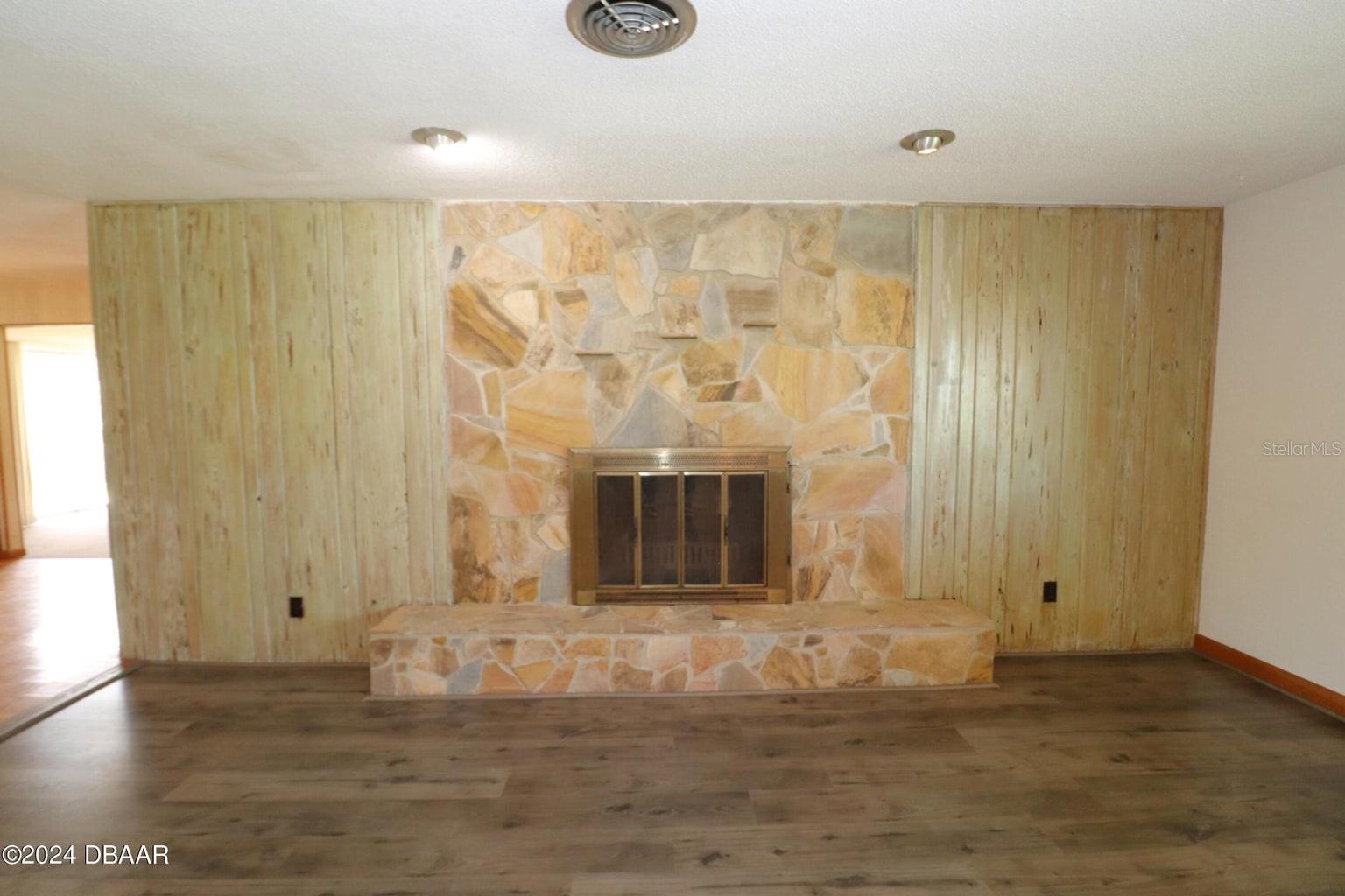 106 Banyan Dr Property Photo 4