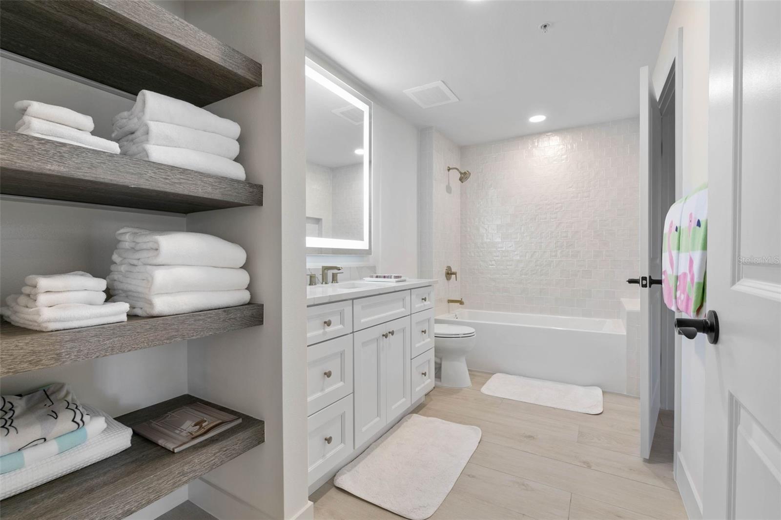 102 Yacht Harbor Dr #270 Property Photo 44