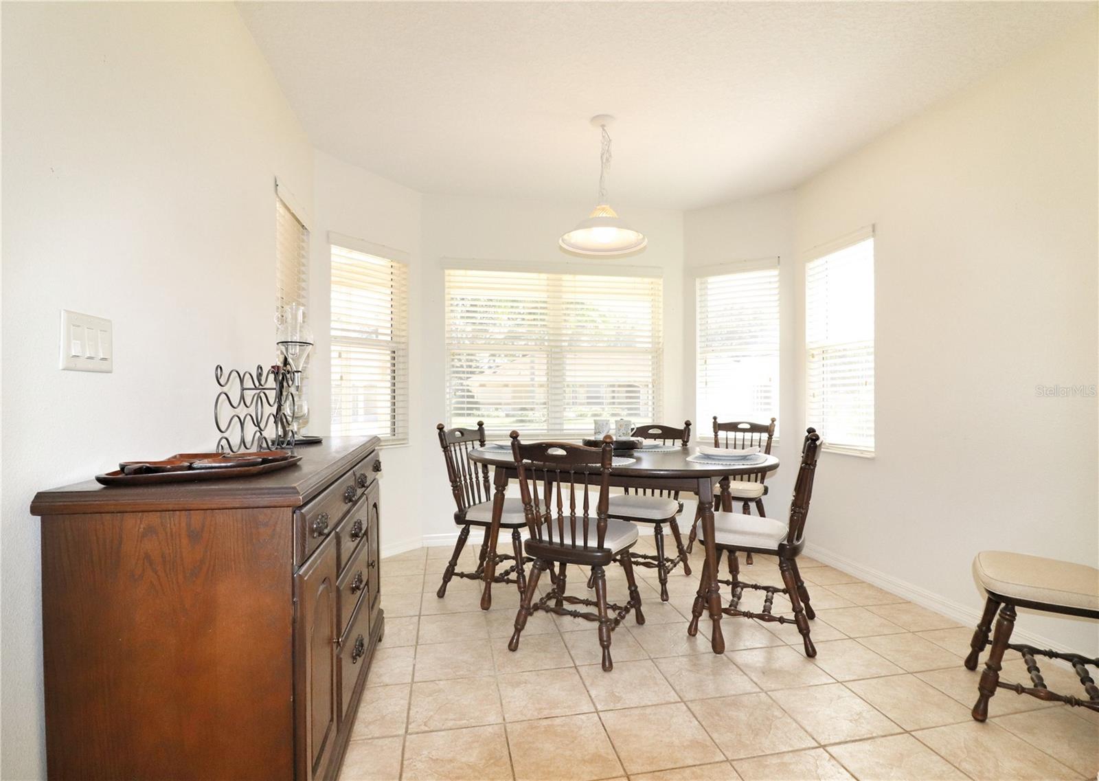 5433 Sir Churchill Dr Property Photo 10