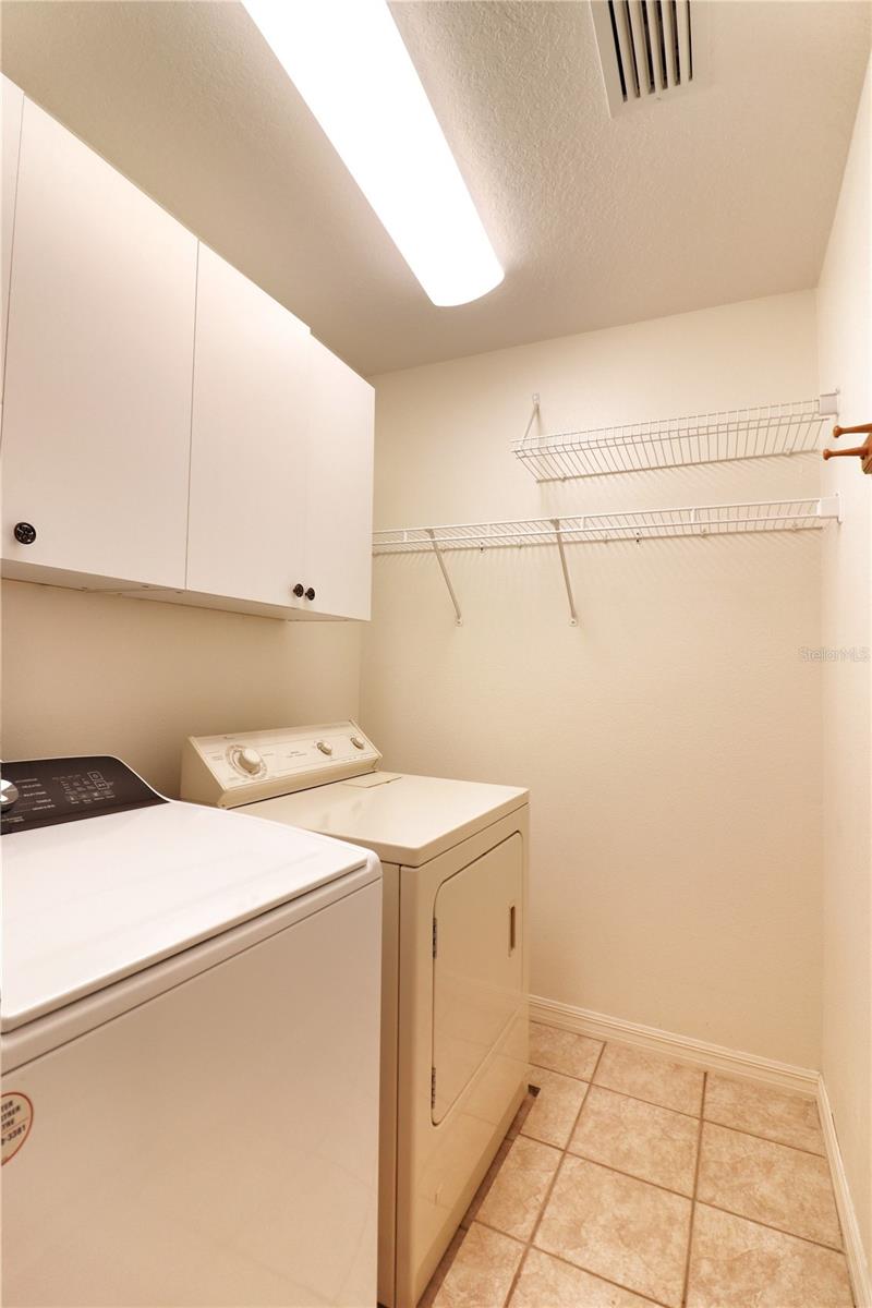 5433 Sir Churchill Dr Property Photo 16
