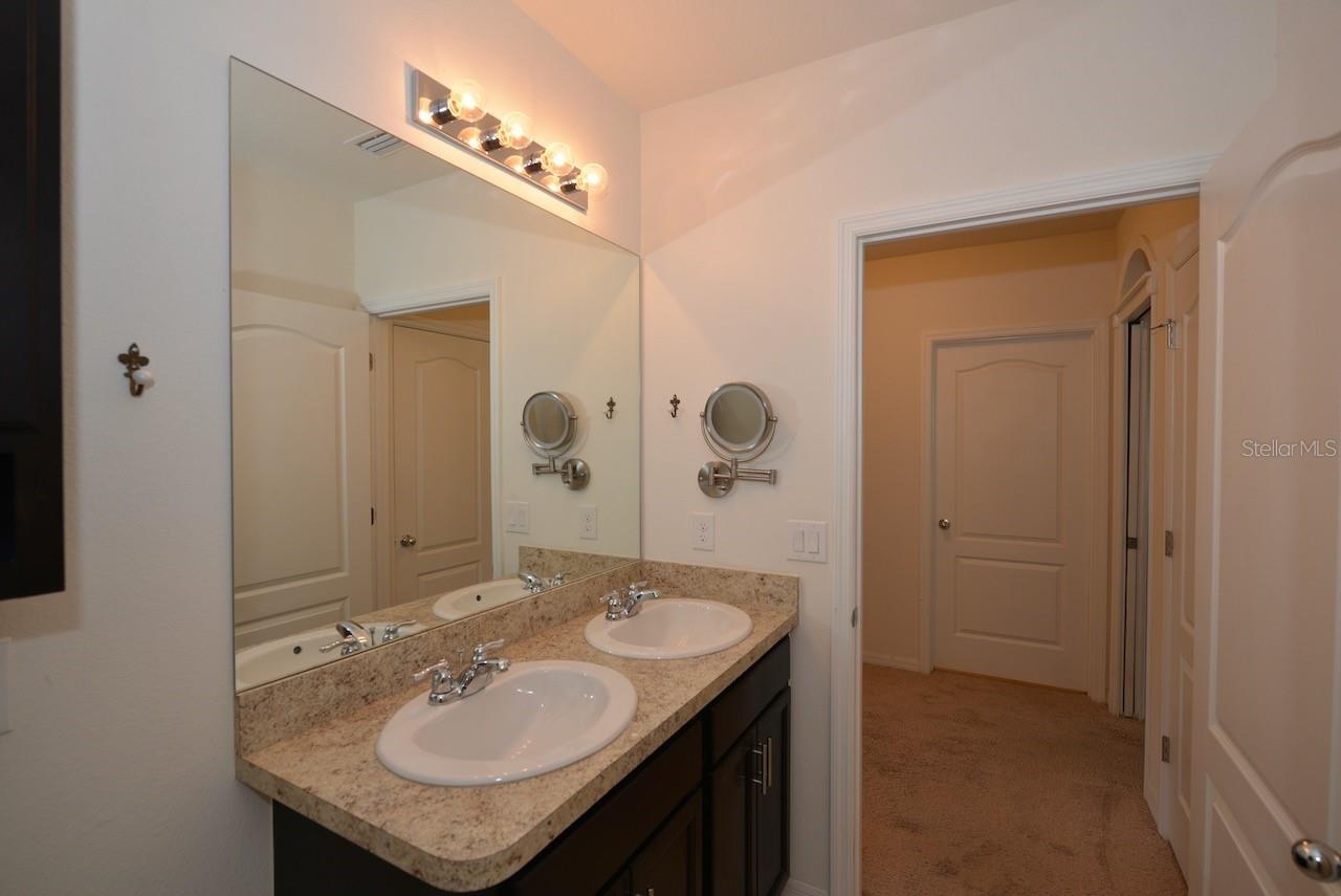 6704 Sw 64th Ct Property Photo 7