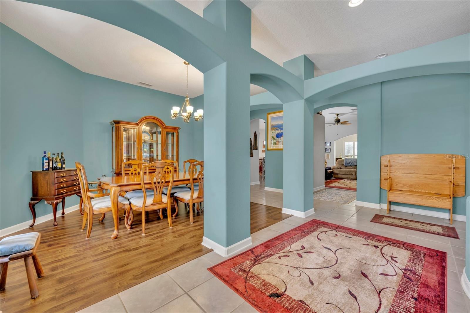 3914 Scarborough Ct Property Photo 3