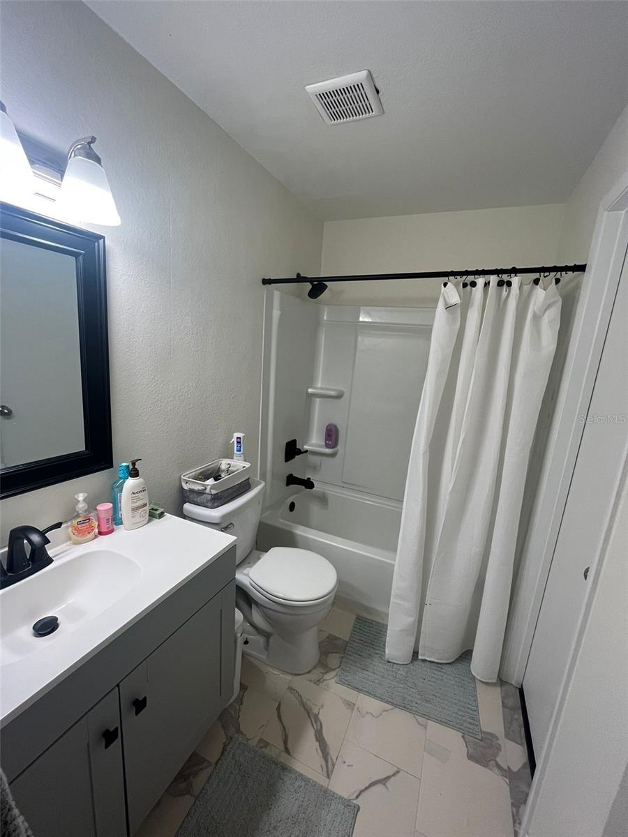 976 Leeward Pl #204 Property Photo 4