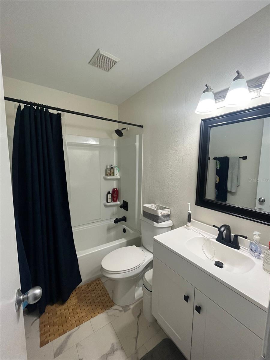 976 Leeward Pl #204 Property Photo 5