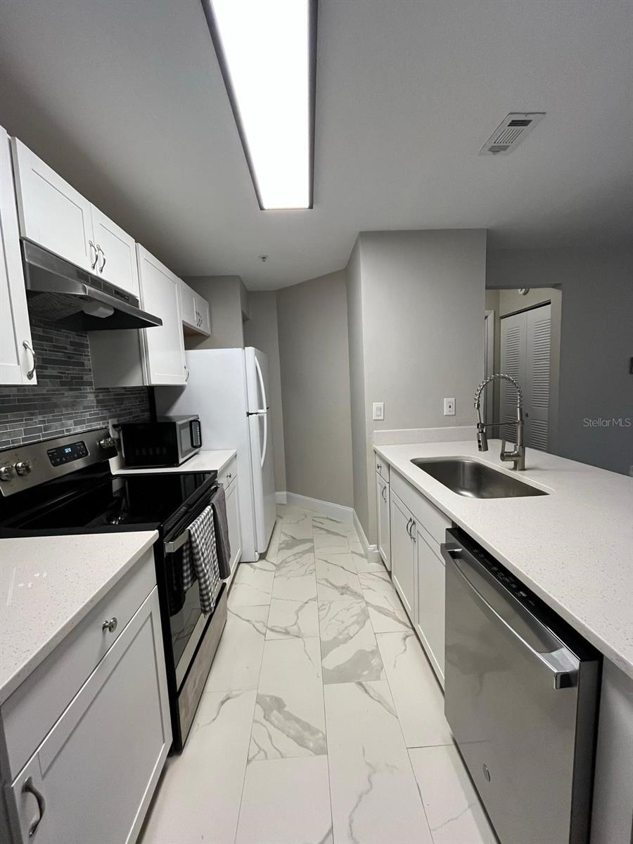 976 Leeward Pl #204 Property Photo 8
