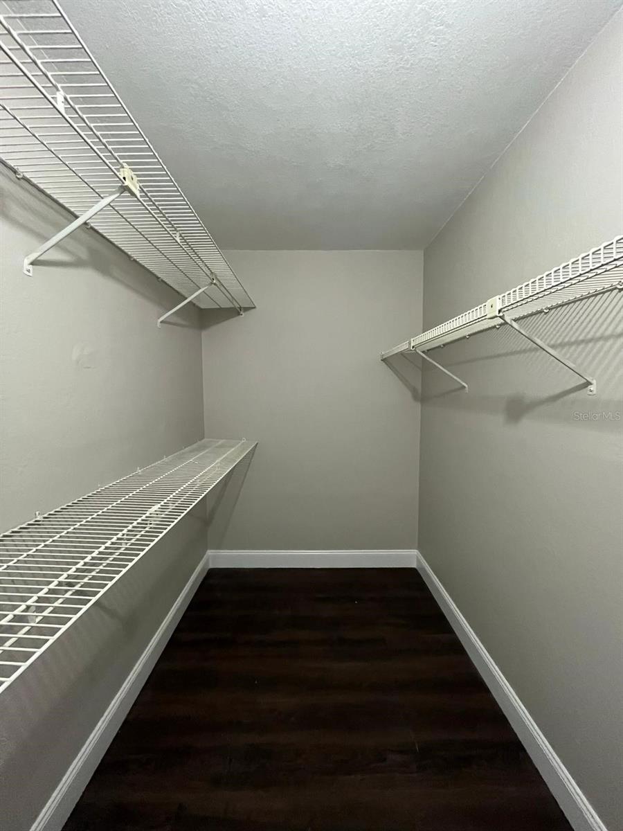 976 Leeward Pl #204 Property Photo 10