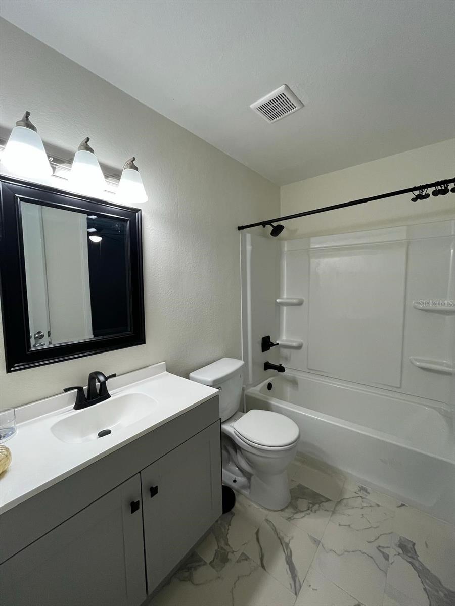 976 Leeward Pl #204 Property Photo 11