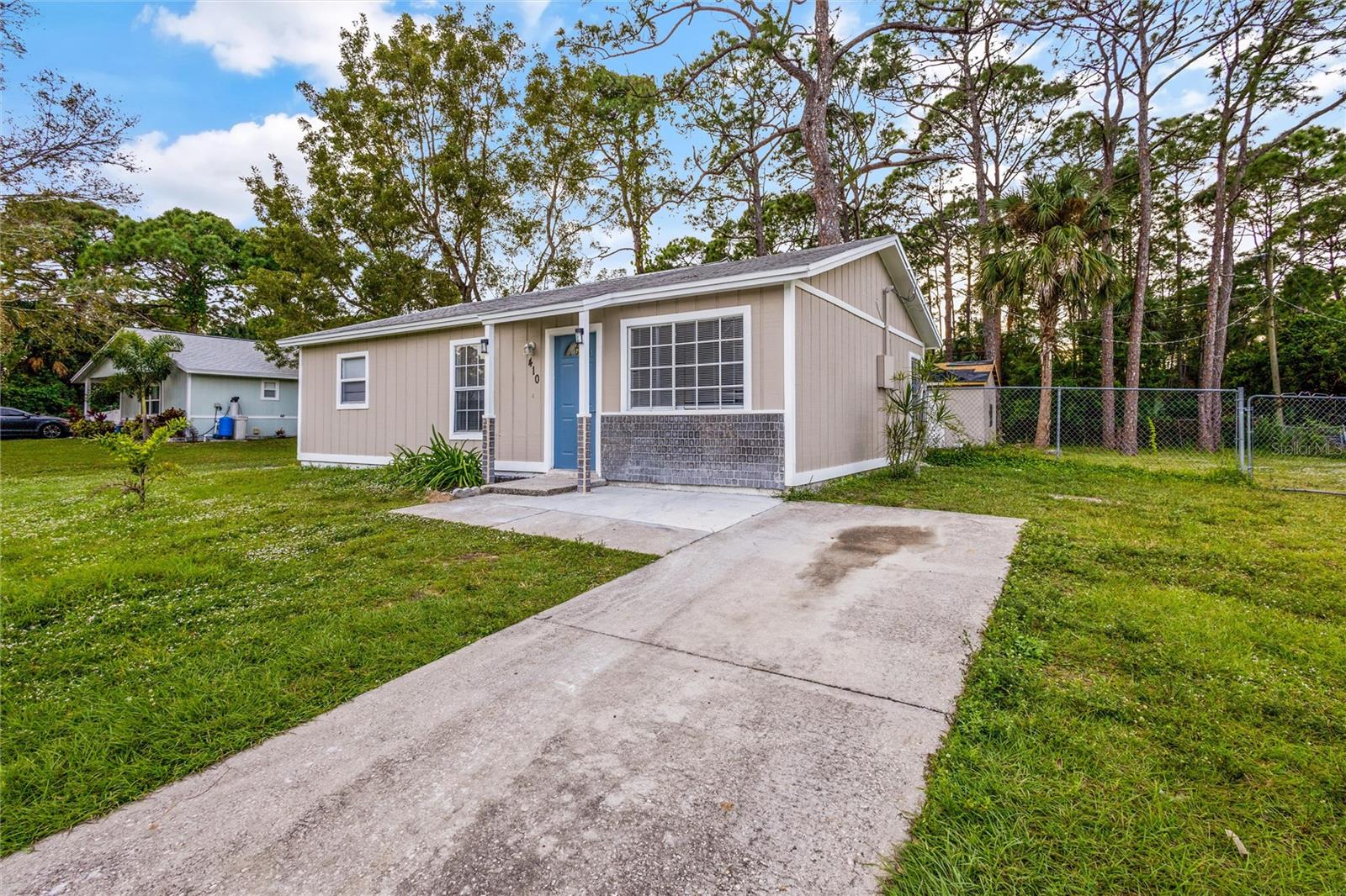 410 Tunis Rd Sw Property Photo 2