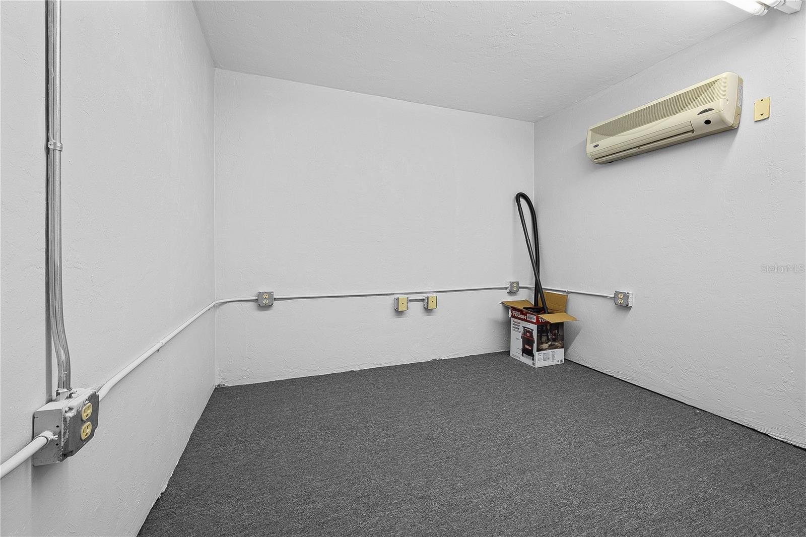 8593 S County Road 231 Property Photo 10