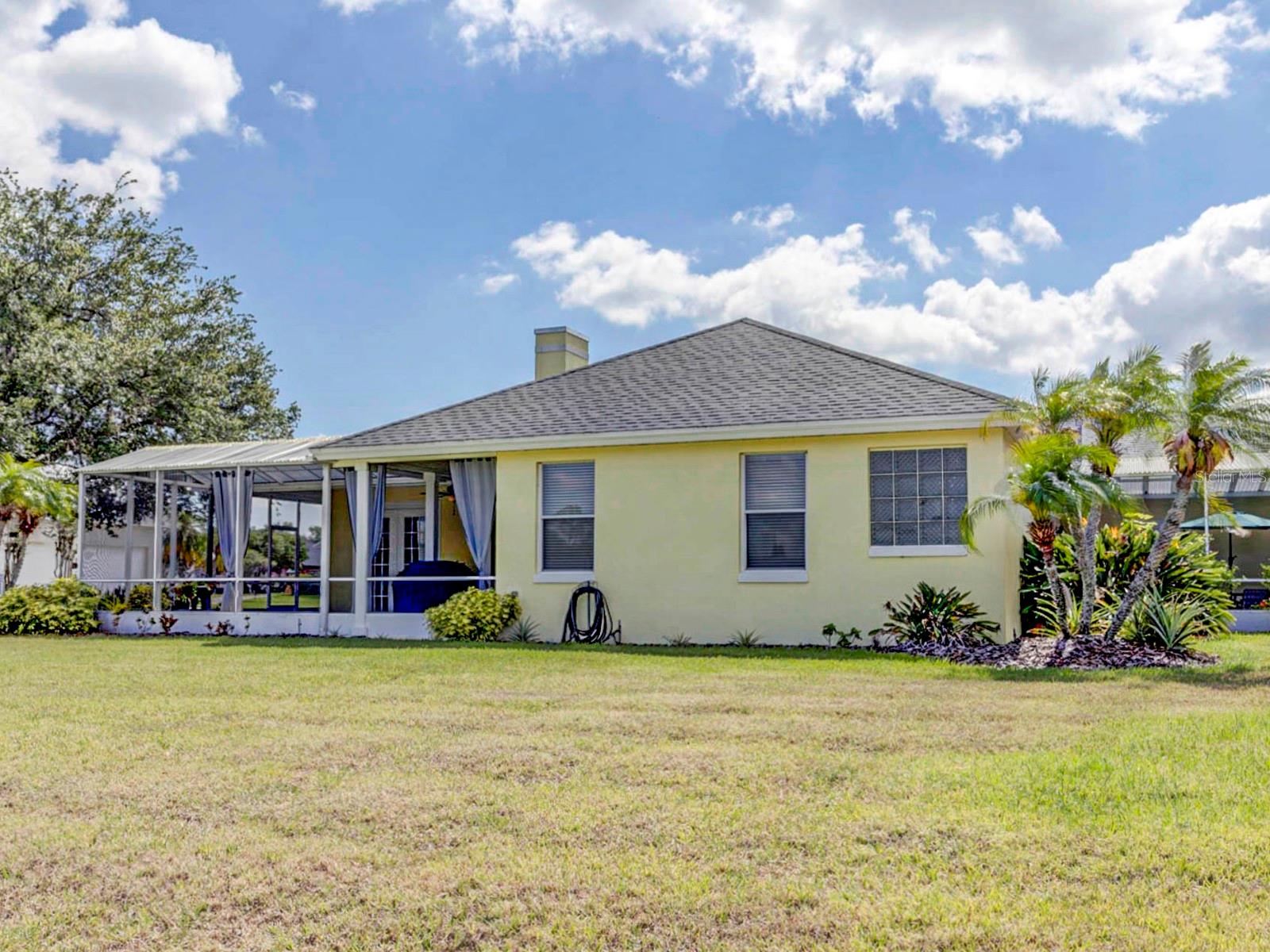 745 Square Lake Dr E Property Photo 4