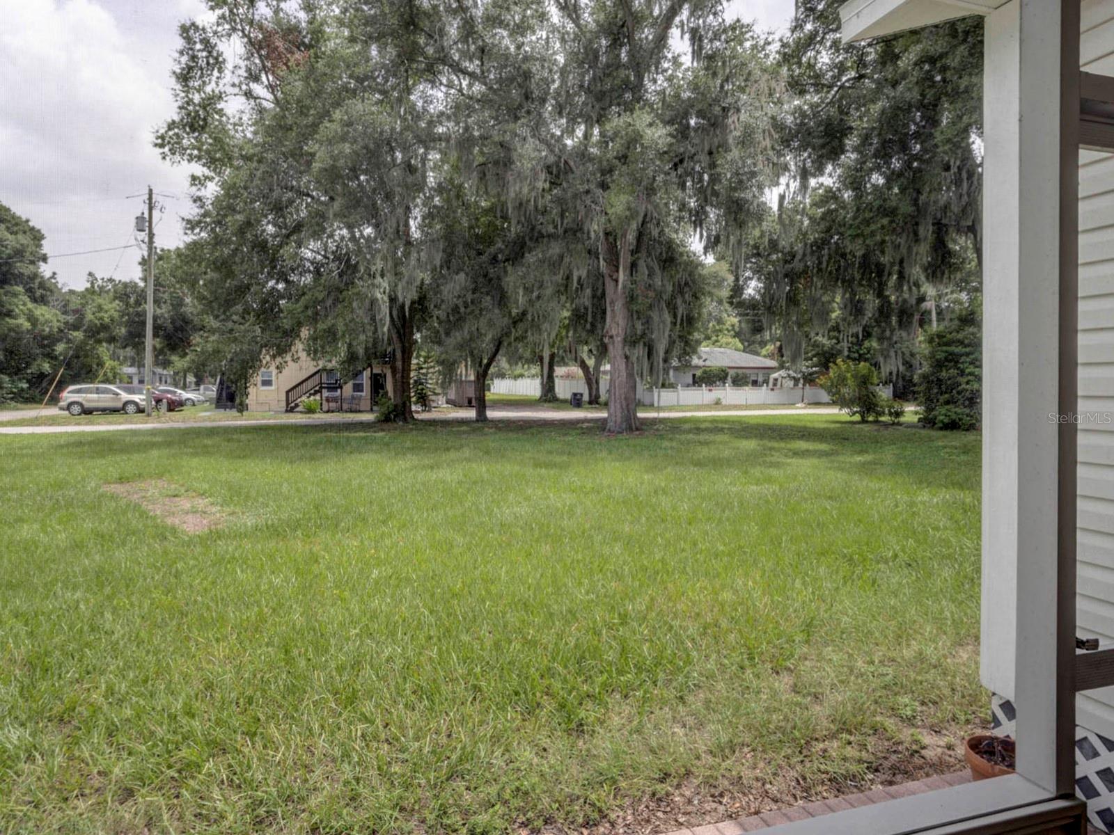 405 E Lemon St Property Photo 26