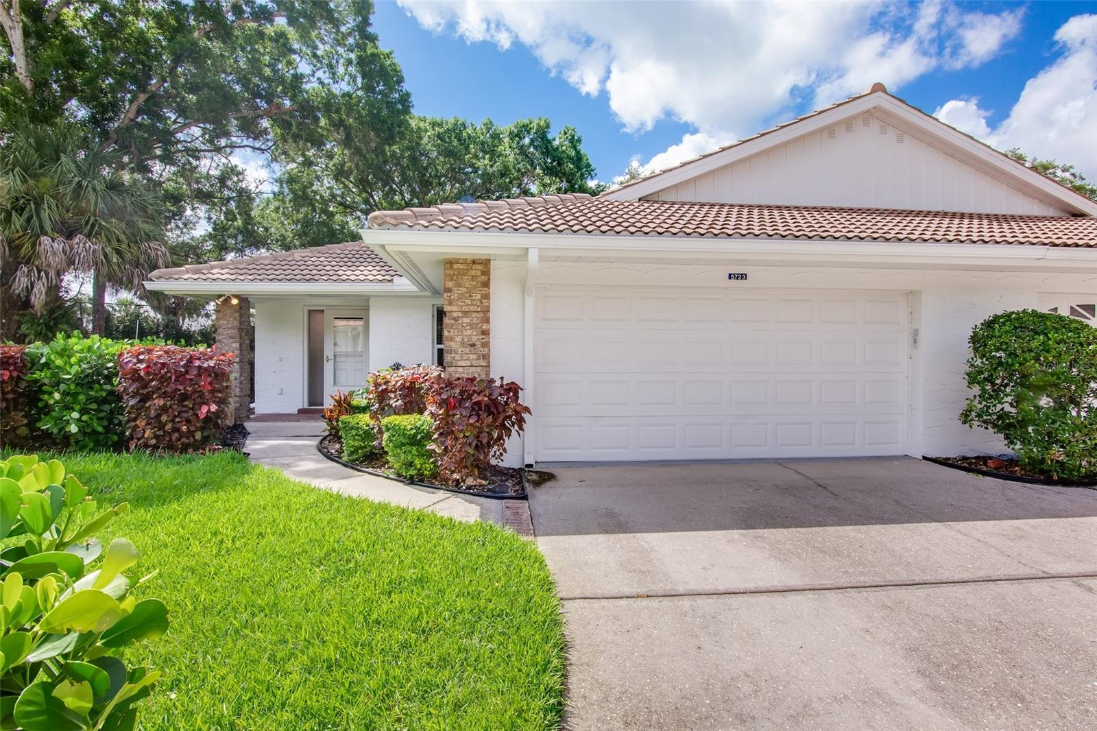 5723 Garden Lakes Dr Property Photo 1