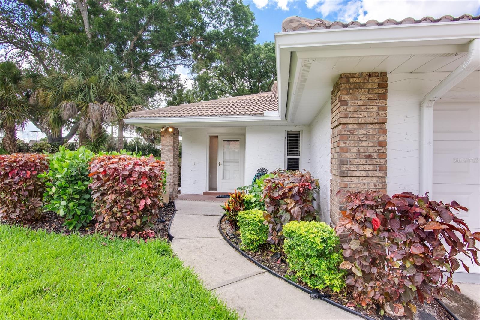 5723 Garden Lakes Dr Property Photo 3