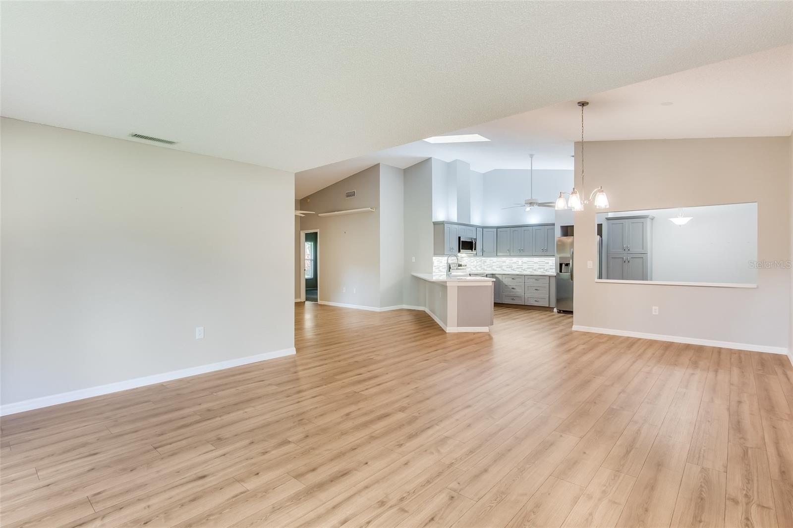 5723 Garden Lakes Dr Property Photo 4