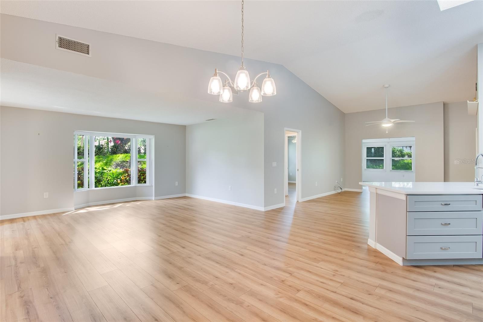 5723 Garden Lakes Dr Property Photo 5