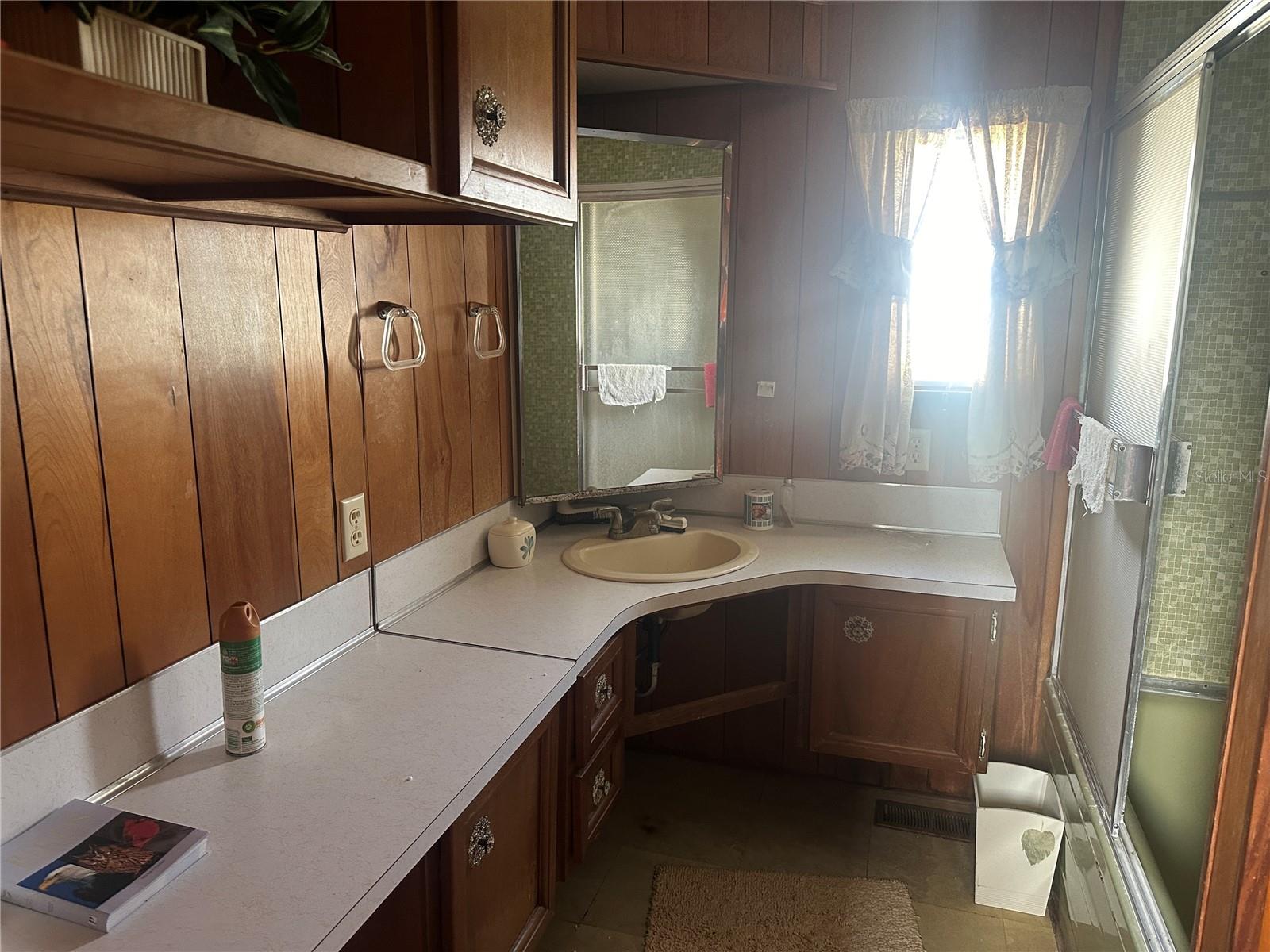 630 Gloriosa Dr Property Photo 8