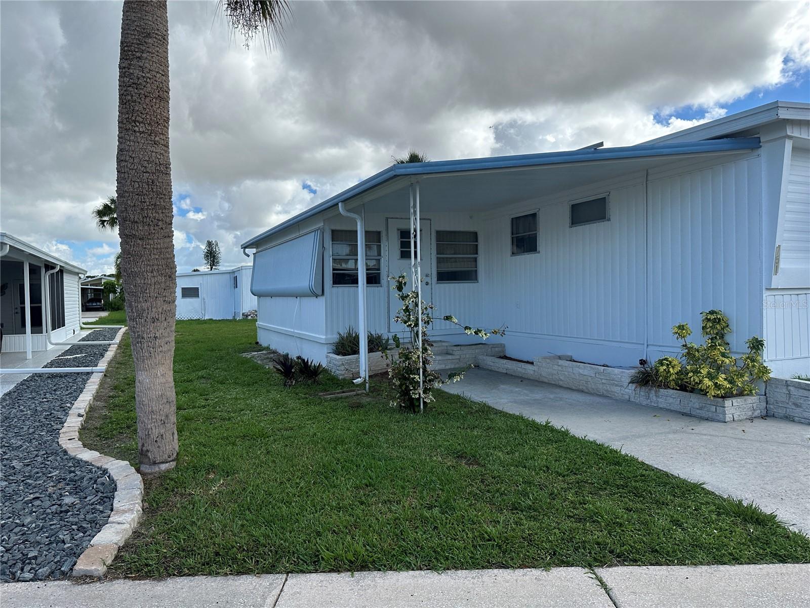 751 Dahlia Dr Property Photo 2