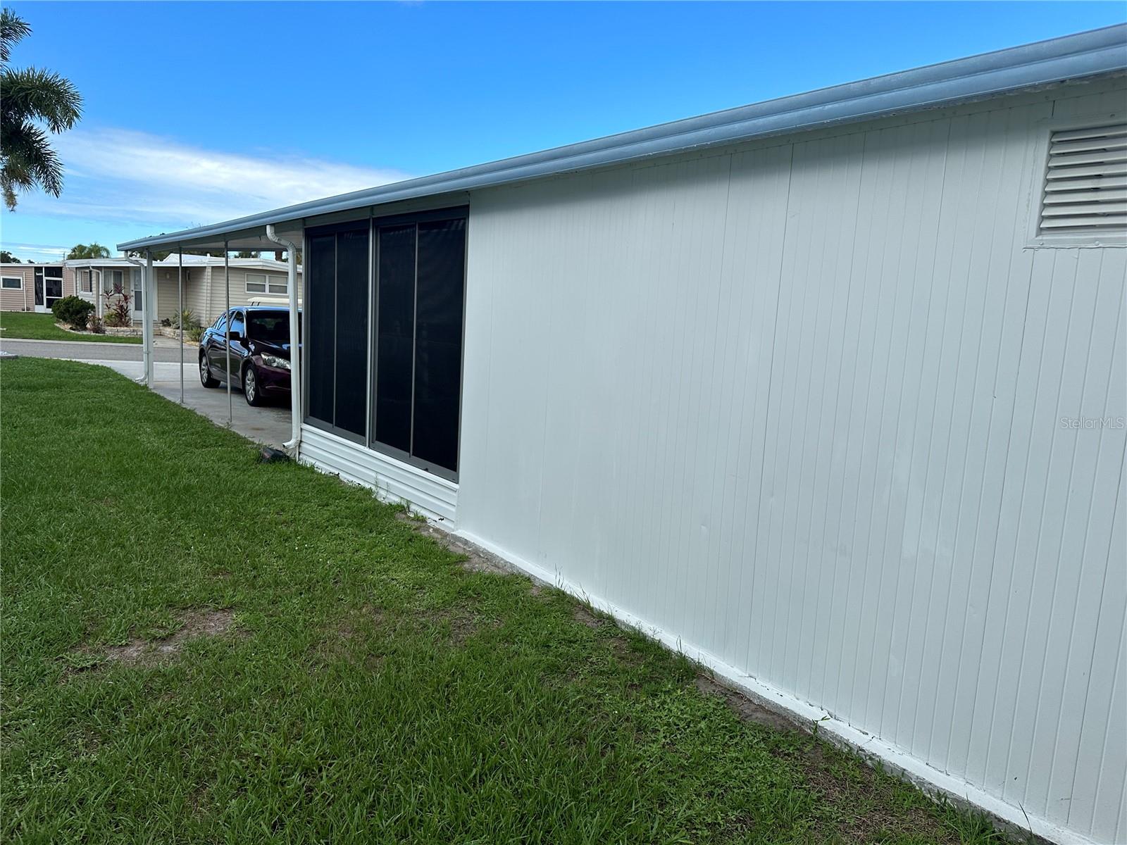 751 Dahlia Dr Property Photo 4