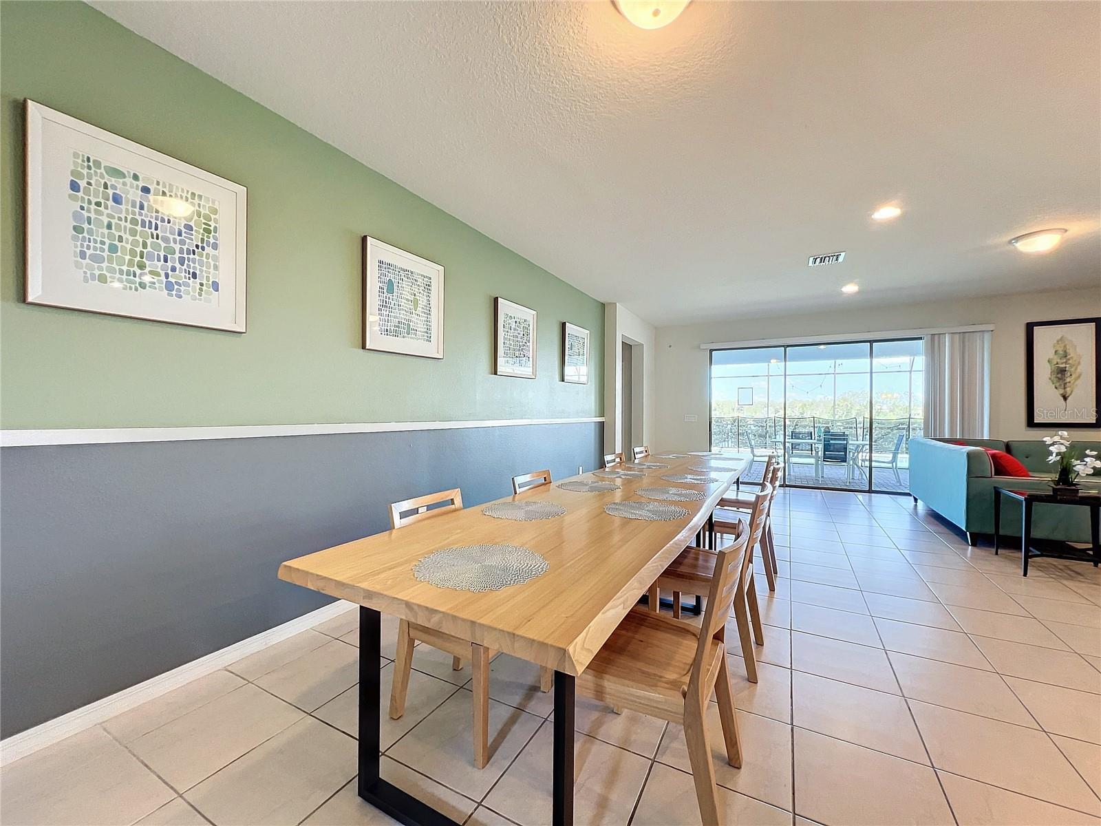 2411 Luxor Dr Property Photo 4