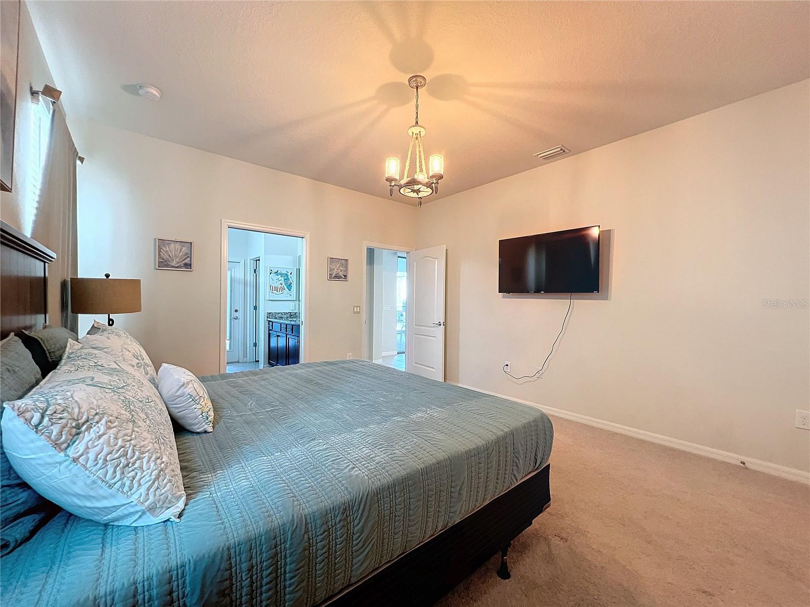 2411 Luxor Dr Property Photo 18