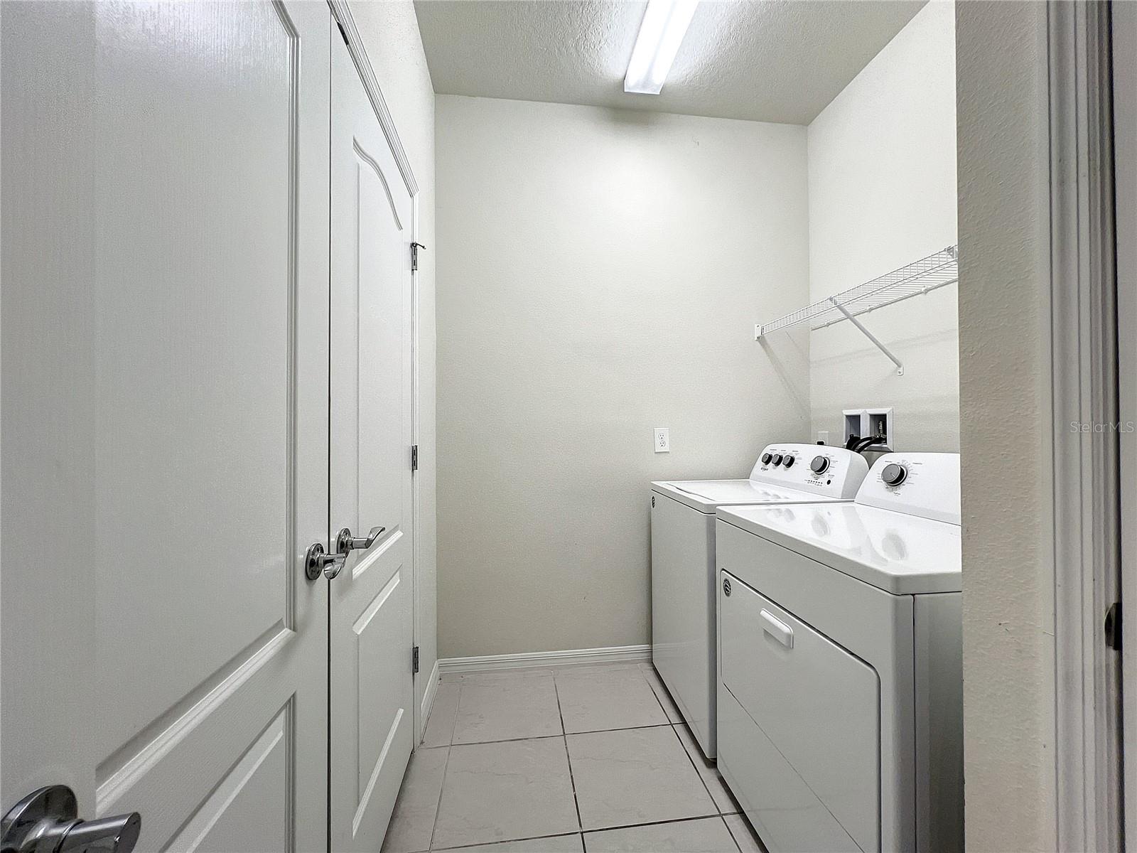 2411 Luxor Dr Property Photo 32