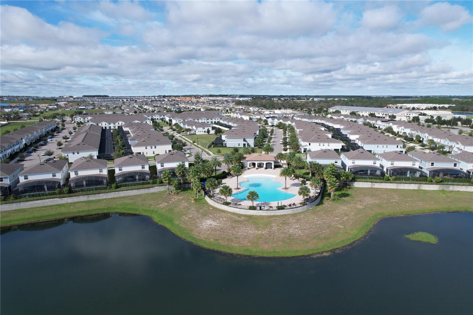 2411 Luxor Dr Property Photo 45