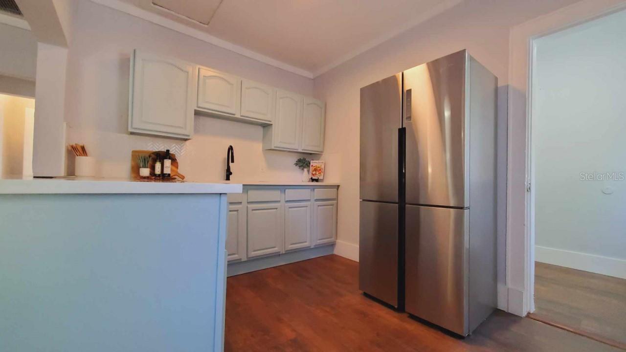 922 E Ida St Property Photo 3