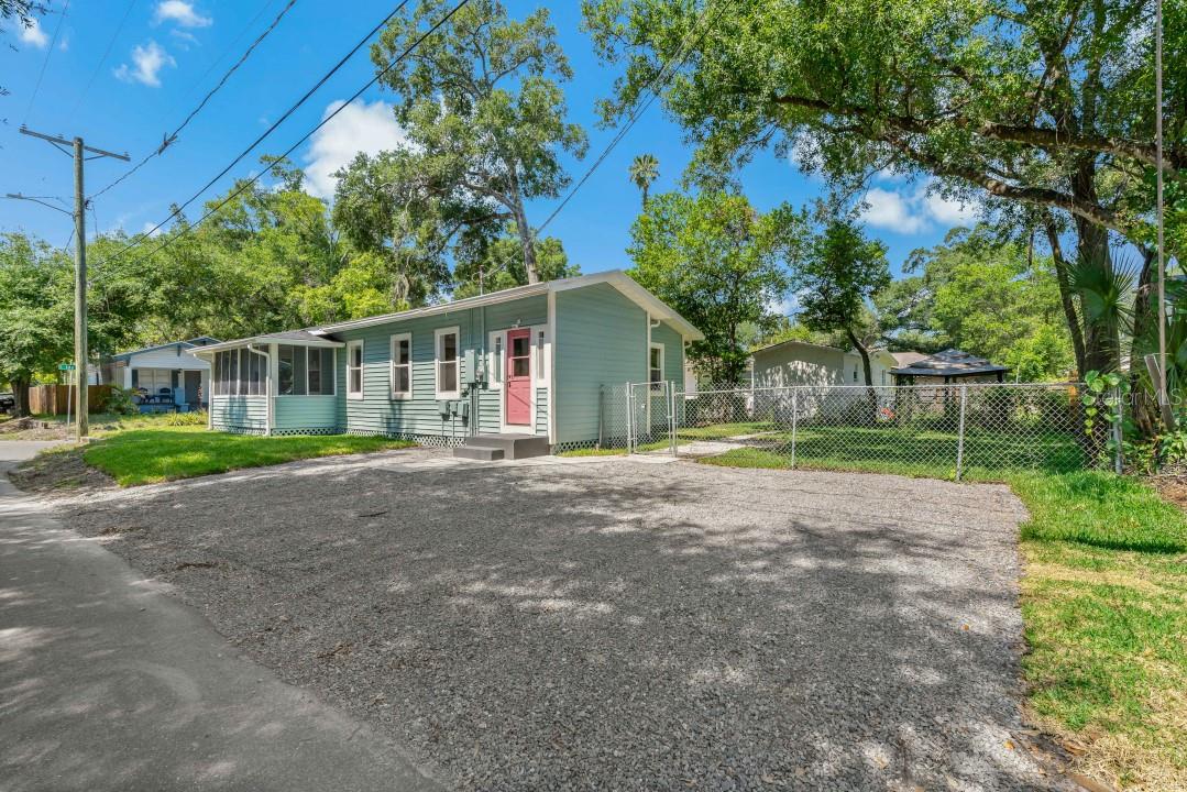 922 E Ida St Property Photo 24