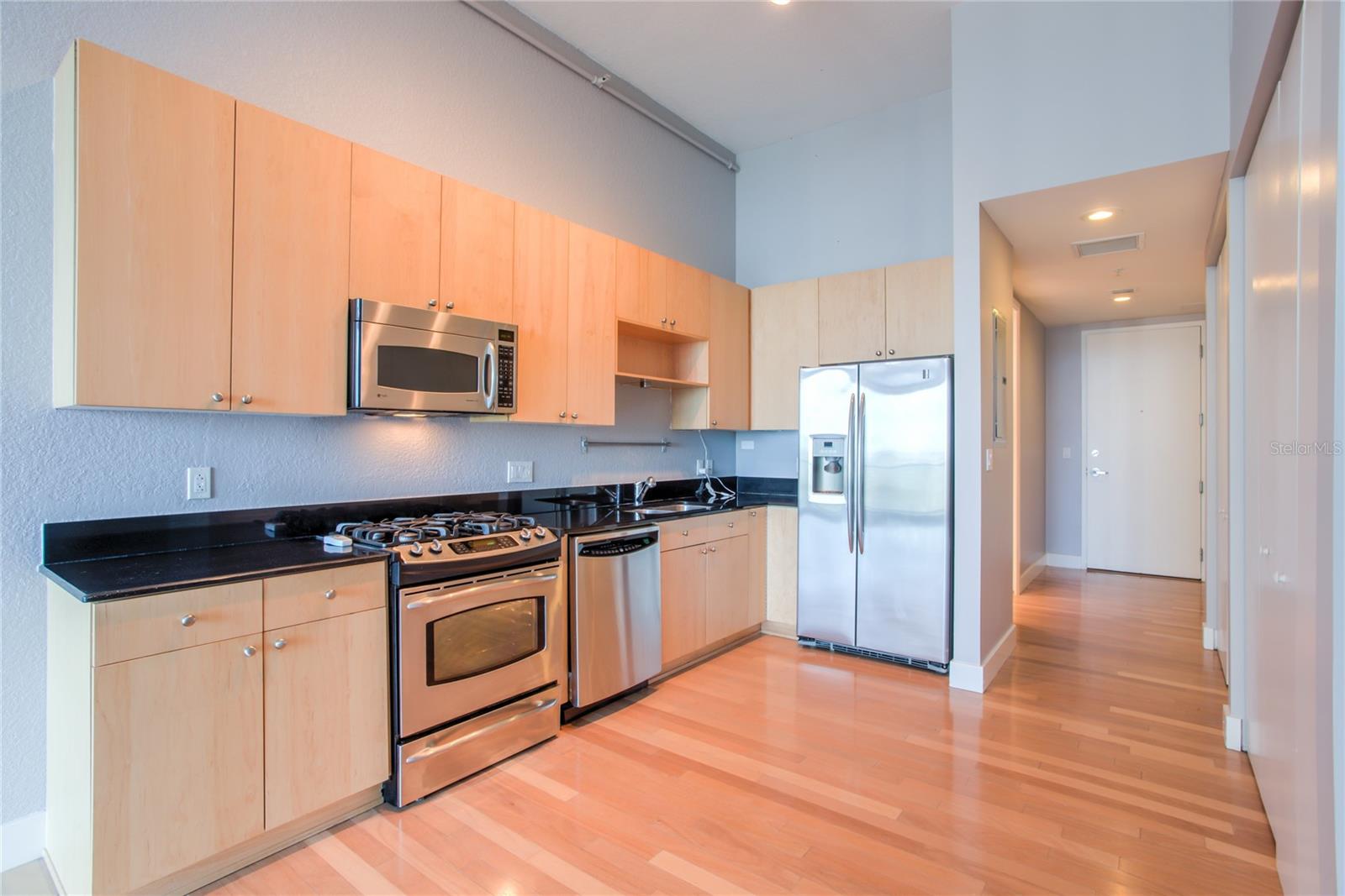 150 E Robinson St #6s-15 (631) Property Photo 3