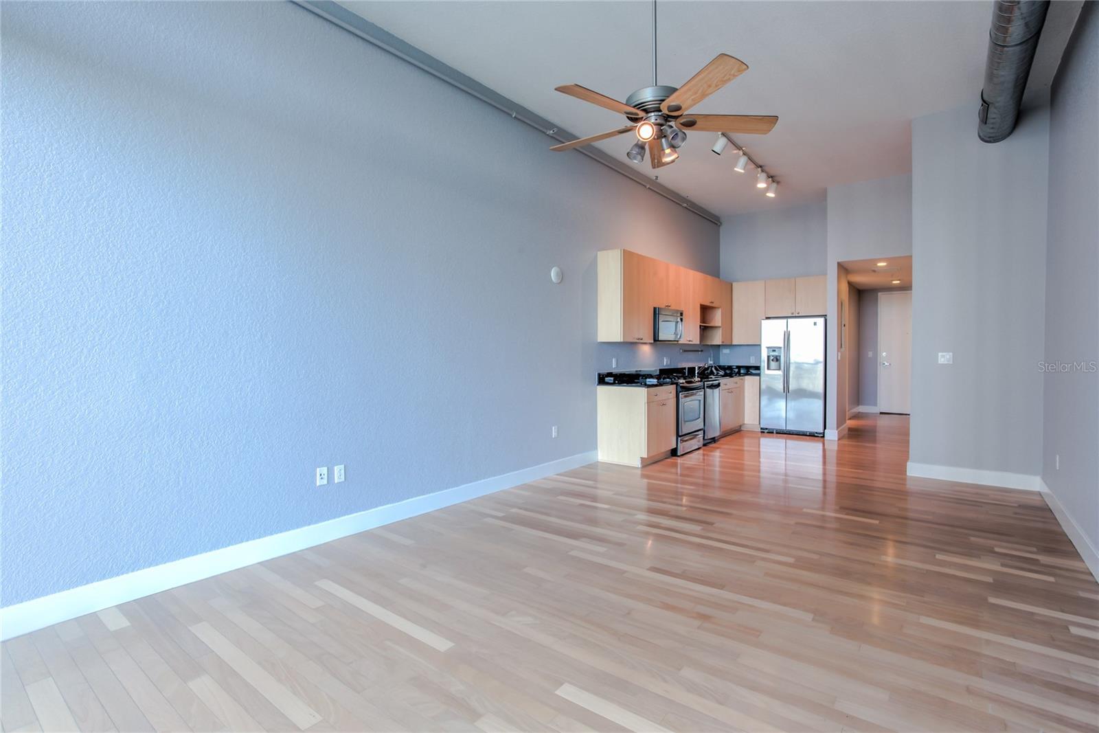 150 E Robinson St #6s-15 (631) Property Photo 5