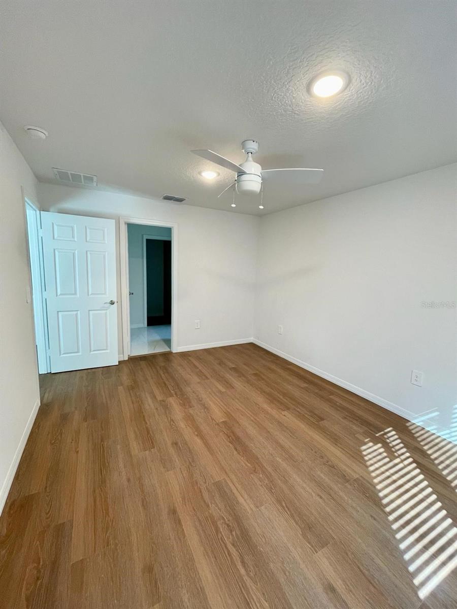 404 St Johns Ln Property Photo 11
