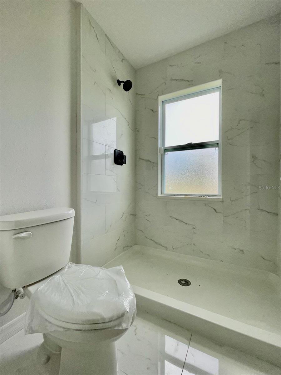404 St Johns Ln Property Photo 12
