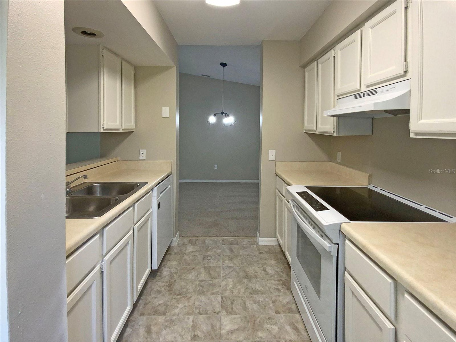 196 Riverbend Dr #204 Property Photo 11