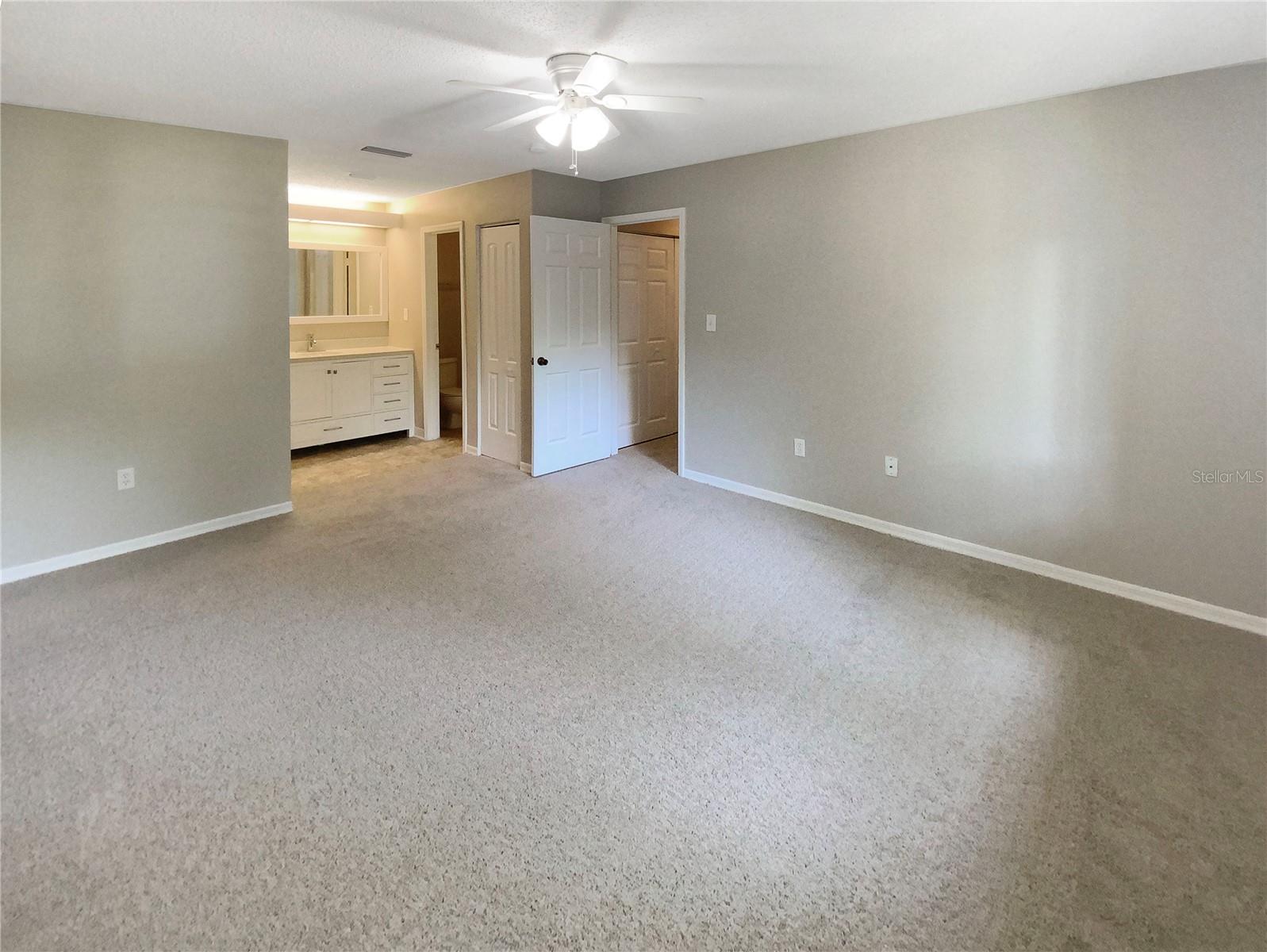 196 Riverbend Dr #204 Property Photo 17