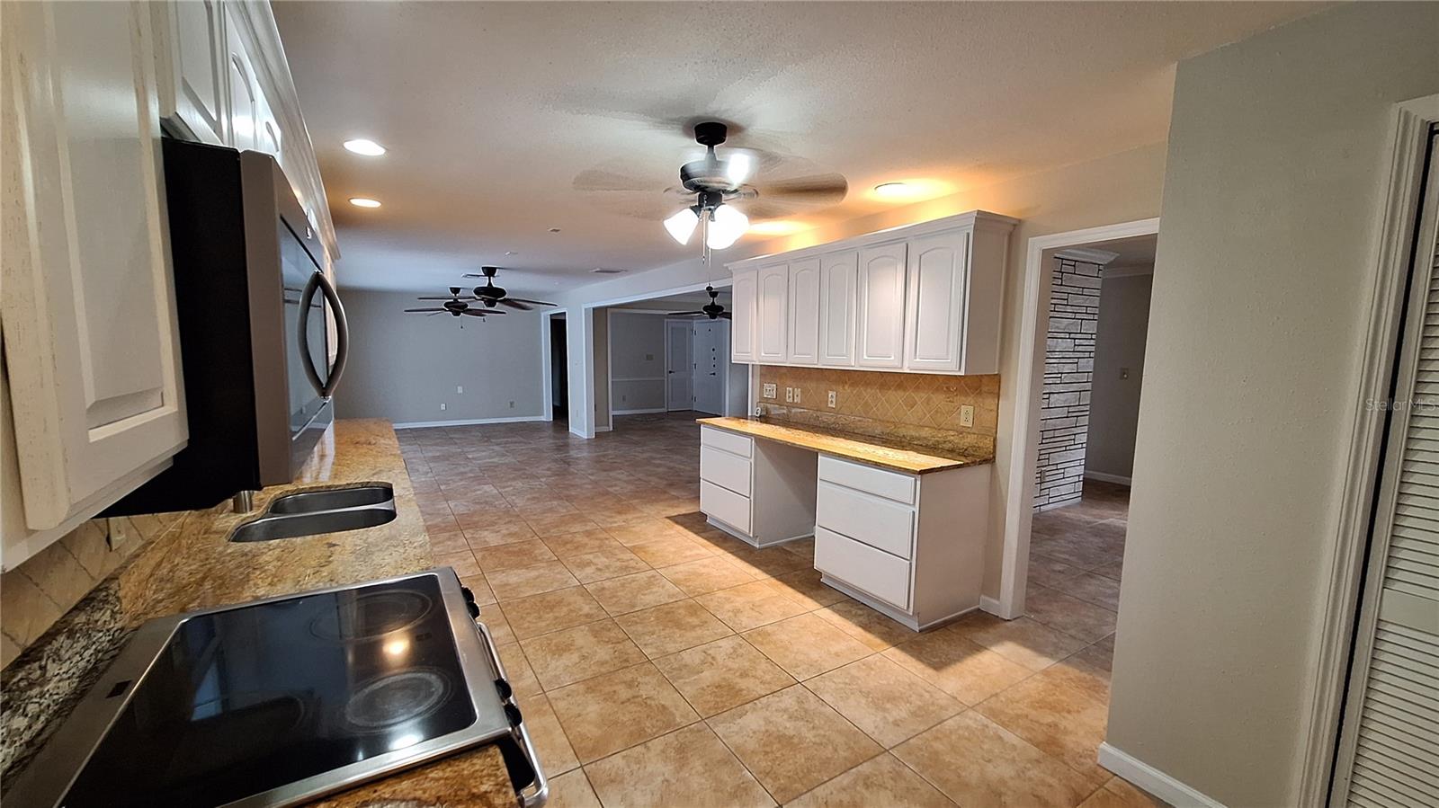 1030 Gregory Dr Property Photo 12