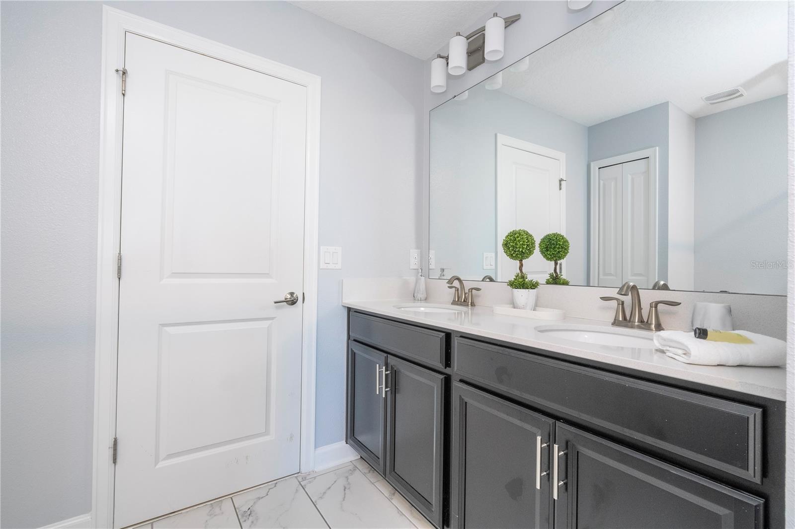 8868 Cabot Cliffs Dr Property Photo 39