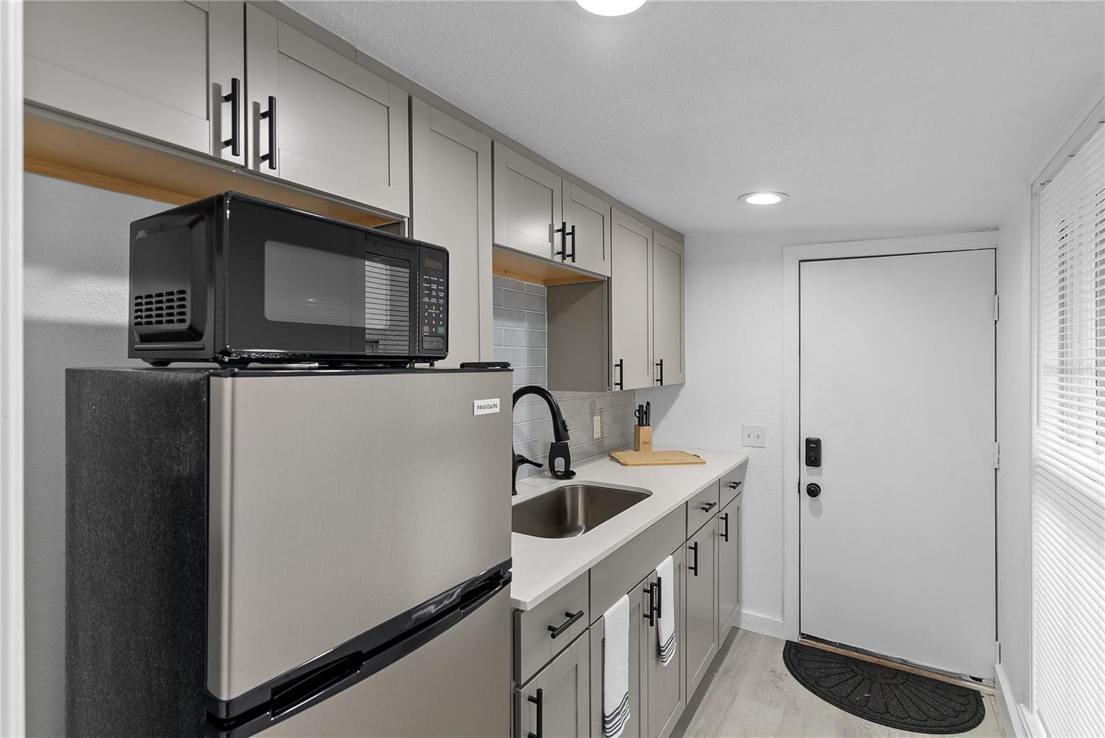 412 E Harwood St #2 Property Photo 4