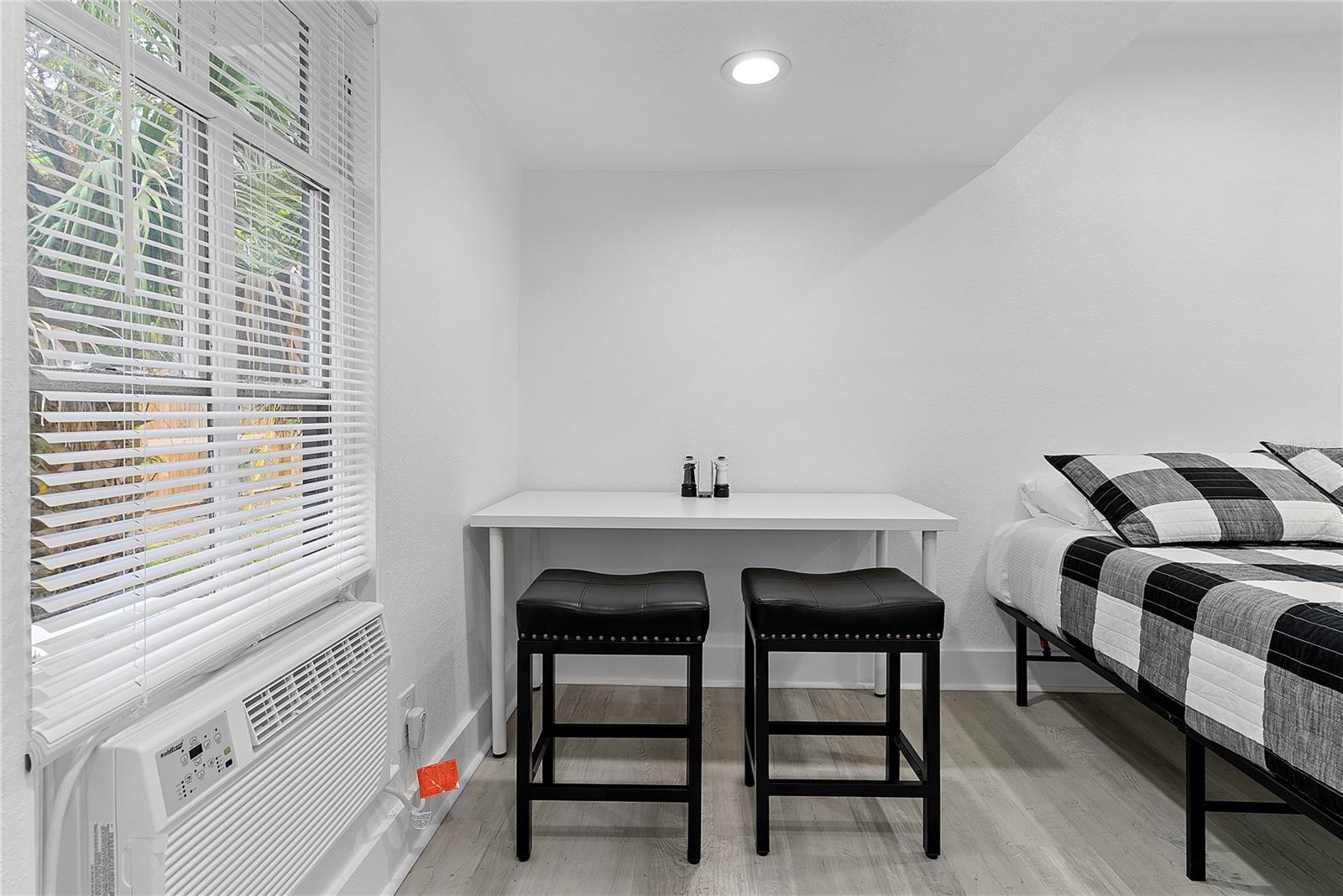 412 E Harwood St #2 Property Photo 8