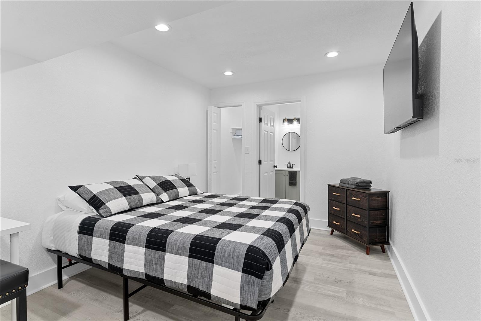 412 E Harwood St #2 Property Photo 10