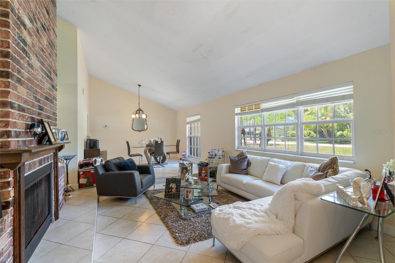 4060 Frances Dr Property Photo 3