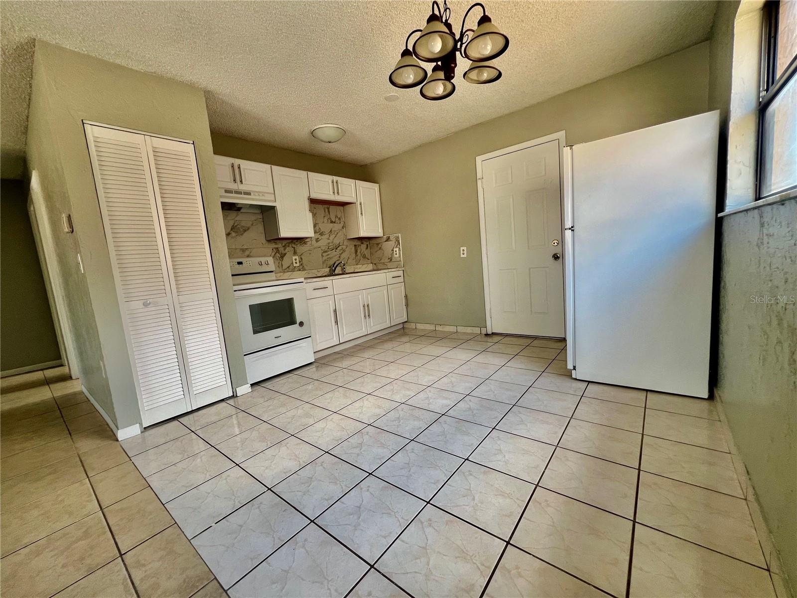 313 Blanco Ct Property Photo 5