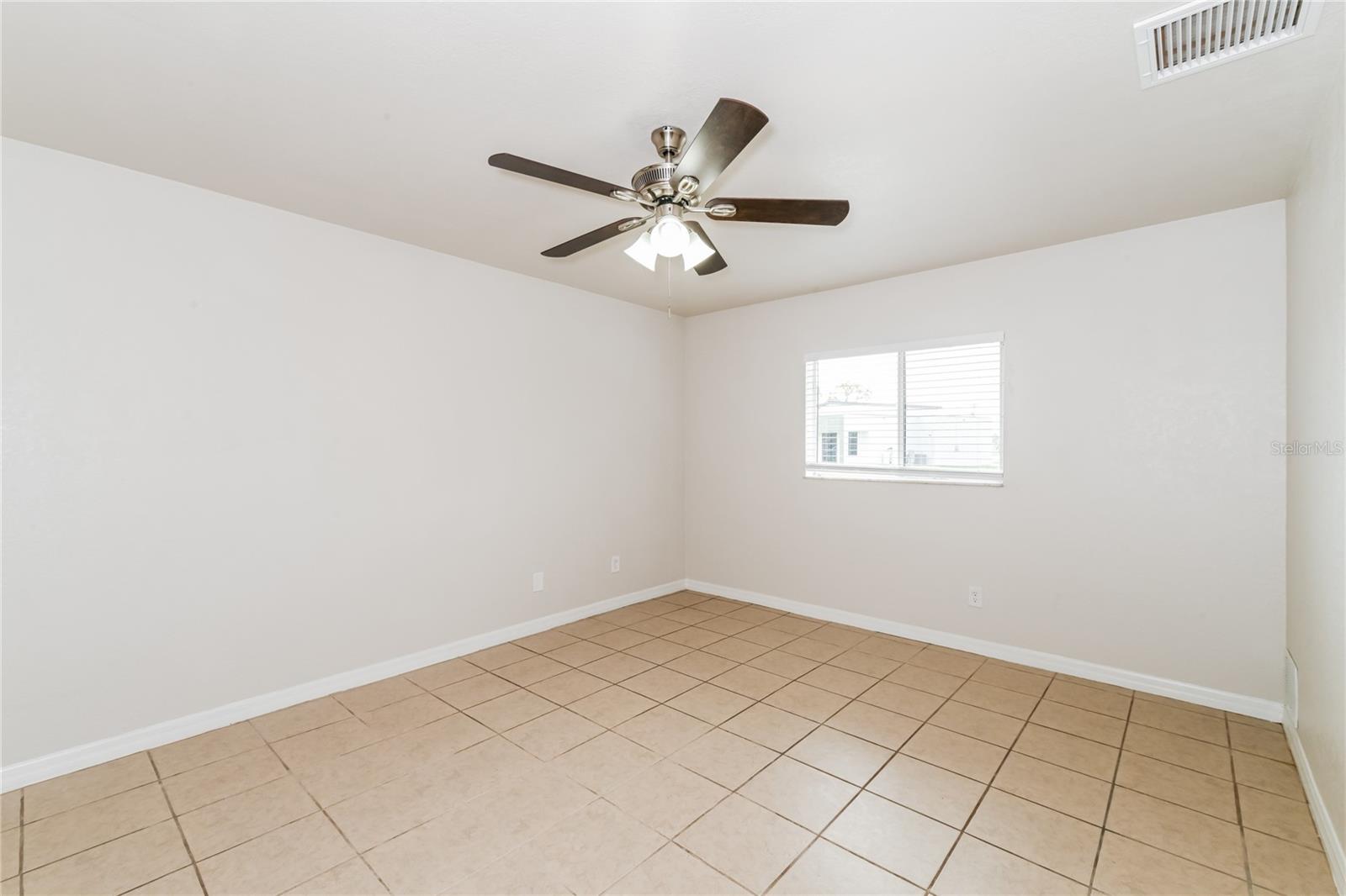 1610 Ne 43rd Ter Property Photo 10