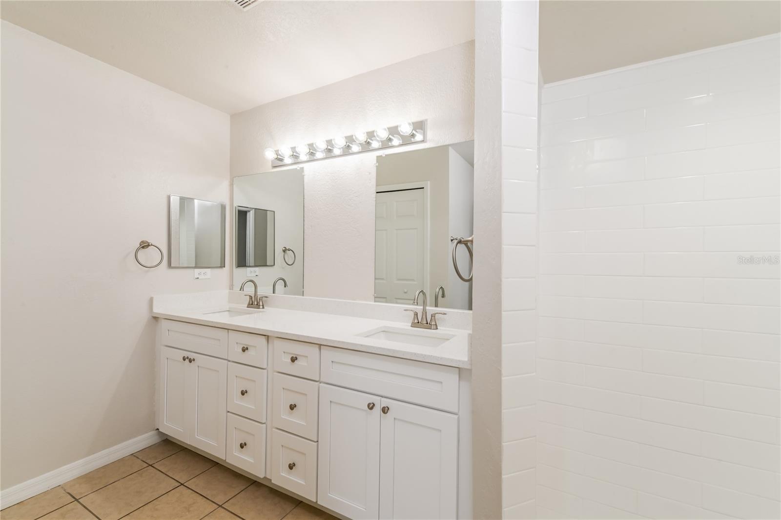 1610 Ne 43rd Ter Property Photo 11