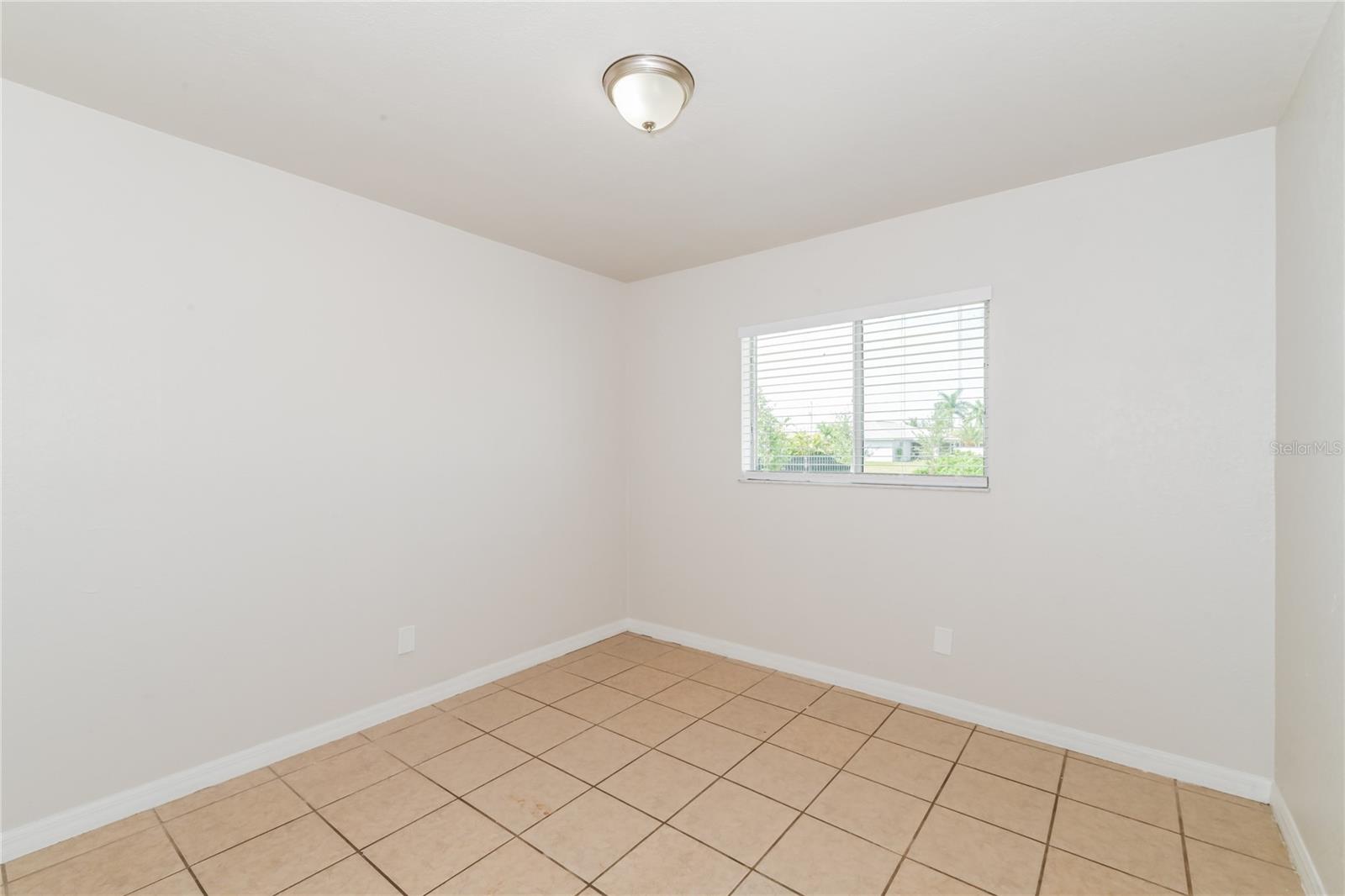 1610 Ne 43rd Ter Property Photo 12