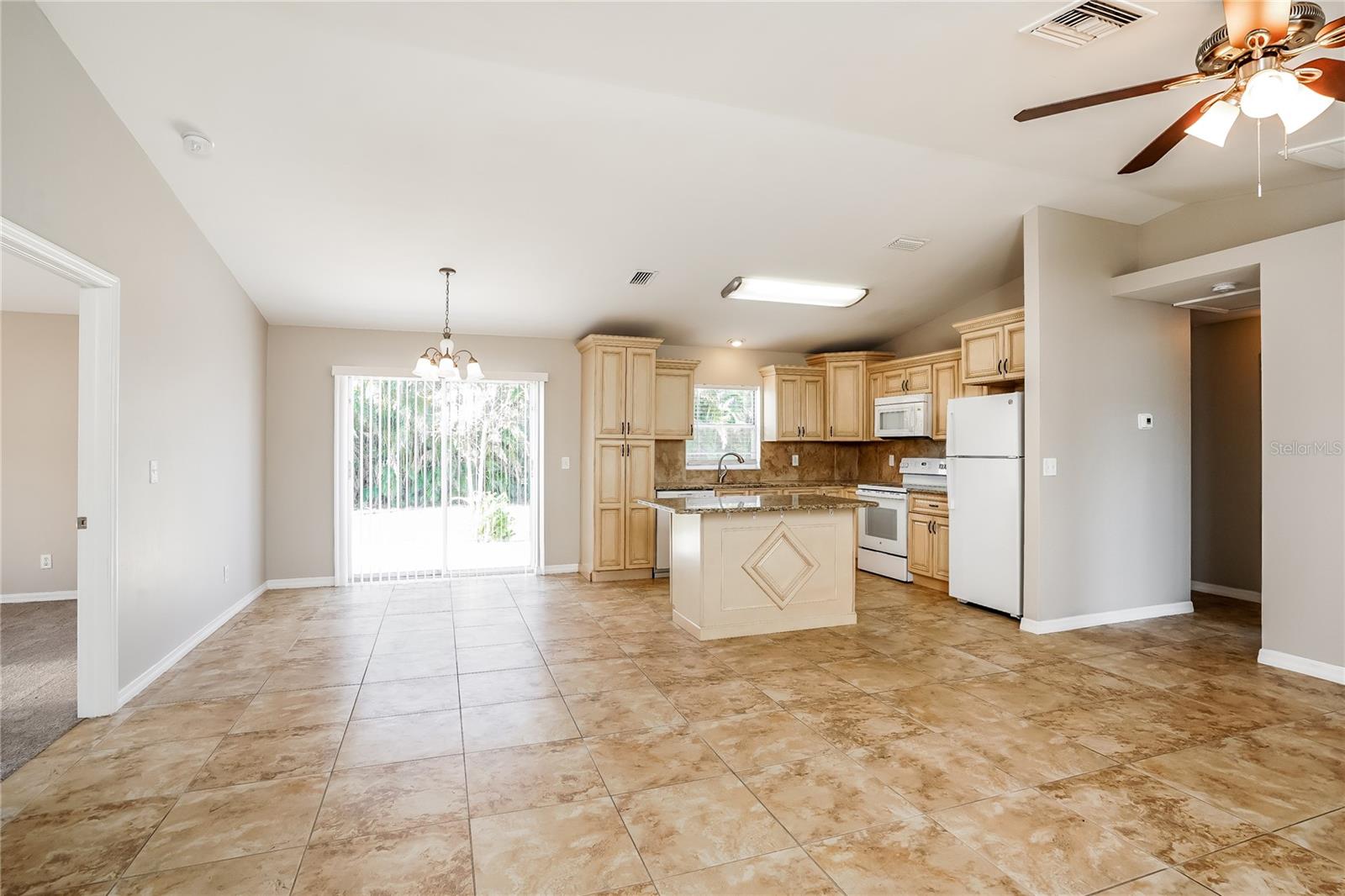 1510 Sw 13th Ter Property Photo 3