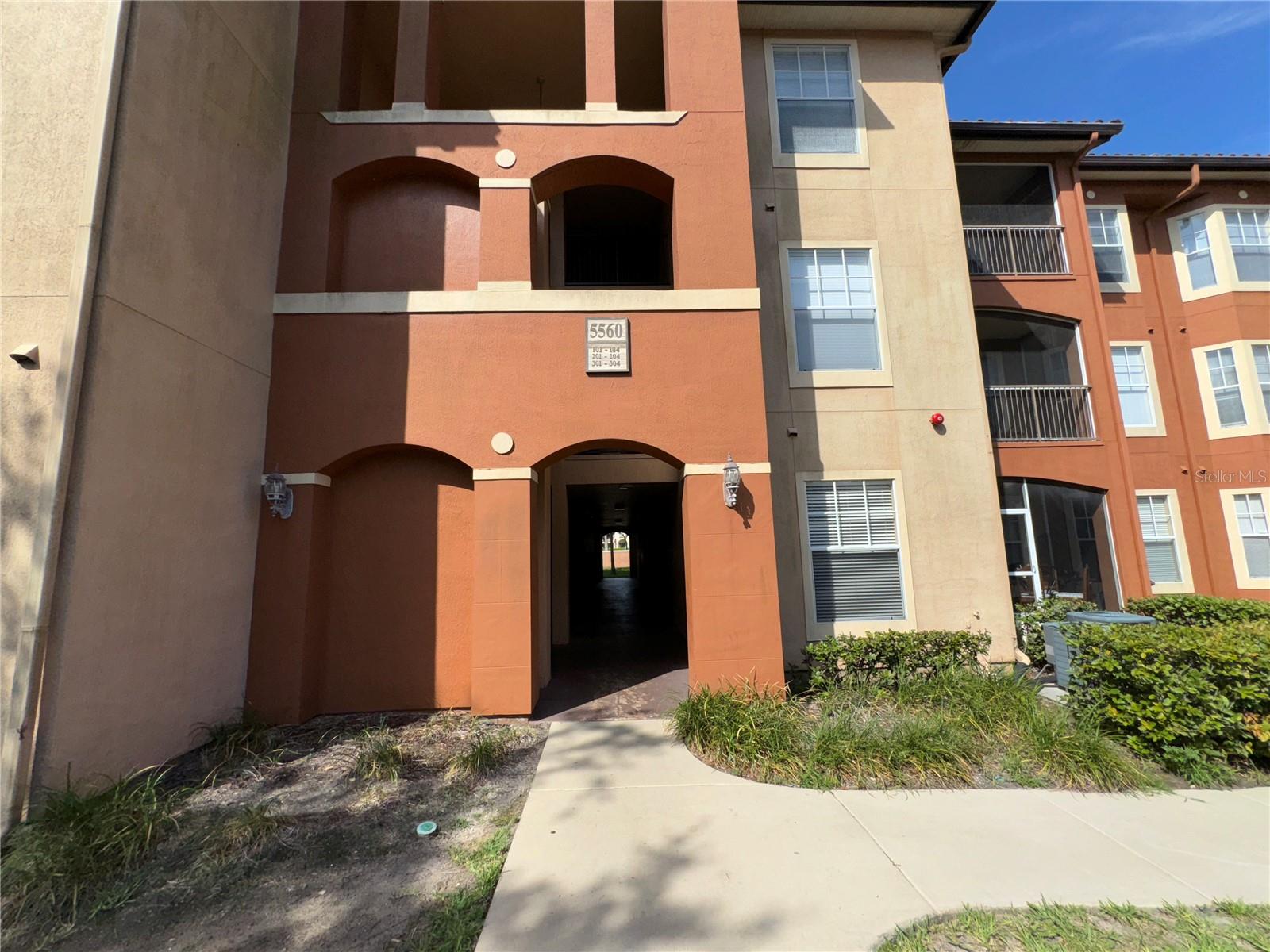 5560 Metrowest Blvd #3-204 Property Photo 2