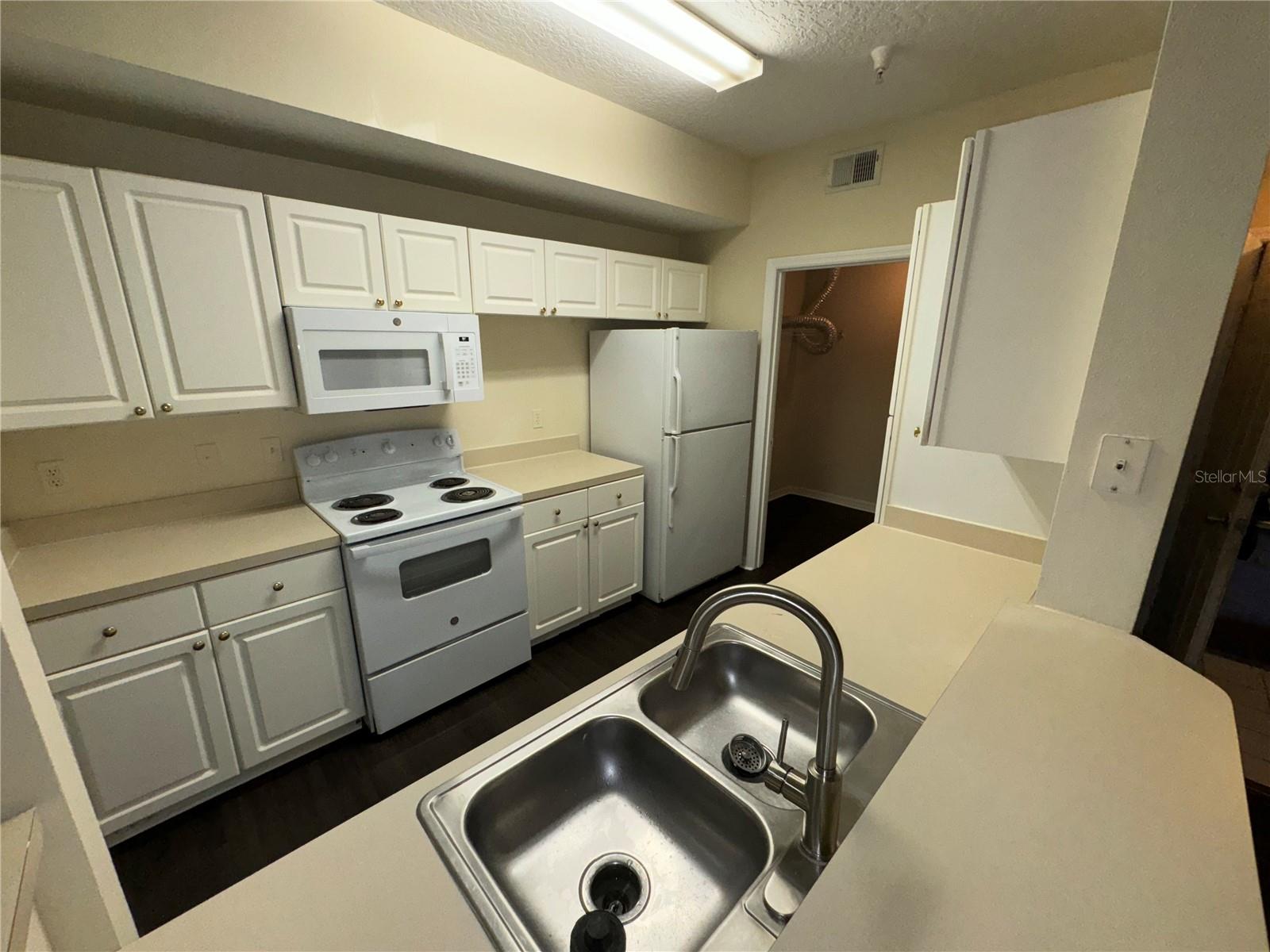 5560 Metrowest Blvd #3-204 Property Photo 7
