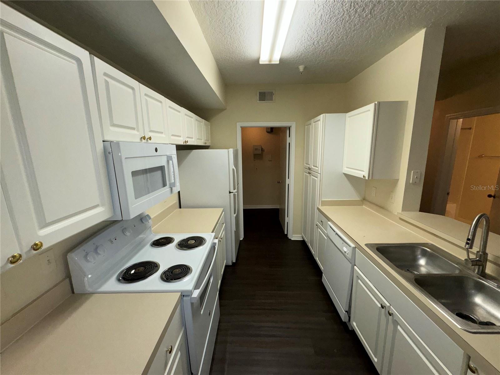 5560 Metrowest Blvd #3-204 Property Photo 9